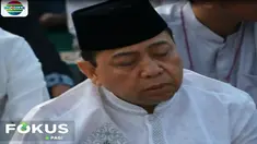 Setnov terlihat berada di barisan paling depan bersama mantan Hakim MK Patrialis Akbar.