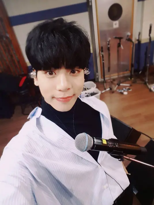 Seakan tidak ingin ketinggalan, para penggemar pun membuat hastag untuk ulang tahun Jonghyun. Dan hastag ini pun sempat menjadi trending topic. (Foto: instagram.com/jonghyun.948)