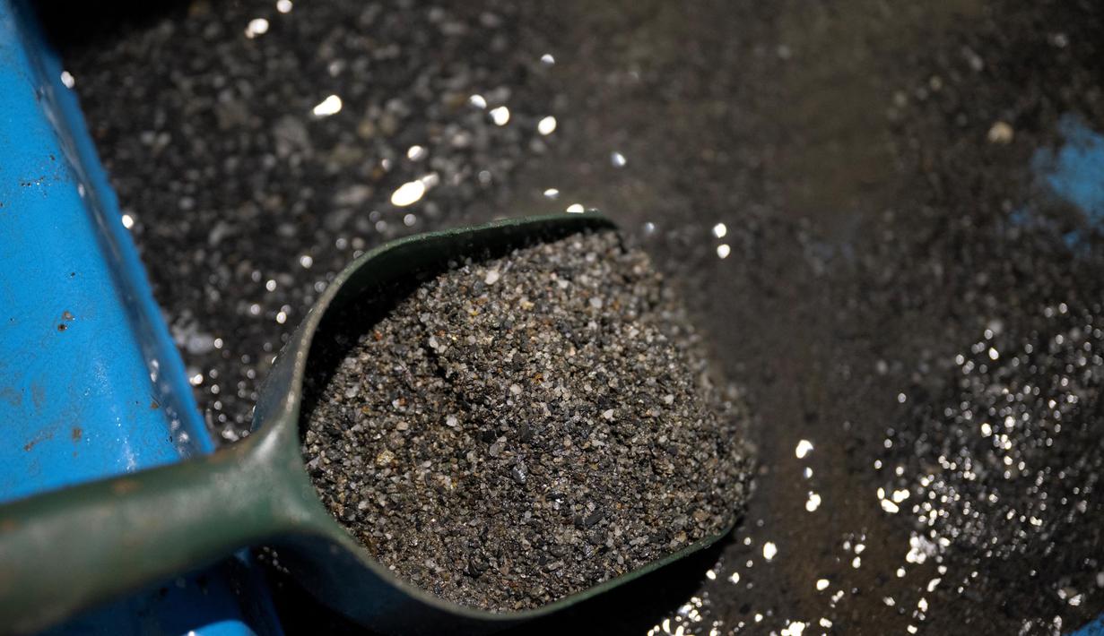 Sebelumnya, Tambang Clogau-St David's, yang terletak di sebuah taman nasional dekat pantai Wales, terendam air hingga pemegang lisensi terakhirnya. (Oli SCARFF/AFP)