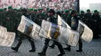 Prajurit Tentara Nasional Indonesia Angkatan Darat (TNI AD) berbaris dengan penuh perhatian saat unjuk kekuatan menjelang pelantikan presiden terpilih Prabowo Subianto sebagai presiden ke-8 Indonesia, Jumat, 18 Oktober 2024. (AP Photo/Tatan Syuflana)