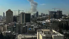 Kepulan asap membubung setelah ledakan yang dilaporkan terjadi di Teheran, Iran, pada 28 Februari 2026. Dua ledakan keras terdengar di Teheran, Iran, pada 28 Februari 2026 pagi hari. (Foto oleh AFP)