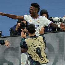 Penyerang sayap Real Madrid Vinicius Junior merayakan golnya ke gawang Liverpool dalam pertandingan final Liga Champions di Stadion Stade de France, Prancis, Senin (29/5/2022) dini hari WIB. (Thomas COEX / AFP)