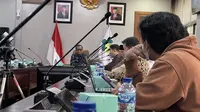 Staf Ahli Bidang Hukum Kesehatan Kemenkes RI Sundoyo saat menerima Dukungan RUU Kesehatan dari 40 Organisasi Profesi di Gedung Kemenkes RI Jakarta pada Rabu, 24 Mei 2023. (Dok Liputan6.com/Fitri Haryanti Harsono)