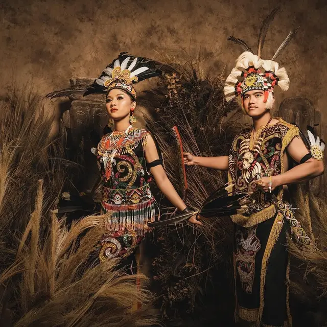 Potret Prewedding Kaesang dan Erina Pakai Baju Adat Kalimantan Timur