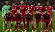 (Dari kiri ke kanan, baris belakang) Kiper Liverpool asal Georgia #25, Giorgi Mamardashvili, striker Liverpool asal Prancis #22, Hugo Ekitike, bek Liverpool asal Belanda #04, Virgil van Dijk, bek Liverpool asal Prancis #05, Ibrahima Konate, gelandang Liverpool asal Hungaria #08, Dominik Szoboszlai, dan gelandang Liverpool asal Belanda #38, Ryan Gravenberch, (Dari kiri ke kanan, baris depan) bek Liverpool asal Irlandia Utara #12, Conor Bradley, bek Liverpool asal Skotlandia #26, Andrew Robertson, gelandang Liverpool asal Argentina #10, Alexis Mac Allister, gelandang Liverpool asal Jerman #07, Florian Wirtz, dan striker Liverpool asal Mesir #11, Mohamed Salah, berpose untuk foto tim menjelang kick-off pertandingan League Phase Liga Champions UEFA antara Liverpool dan Real Madrid di Anfield, Liverpool, barat laut Inggris pada 5 November 2025. (Paul ELLIS/AFP)