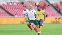 Pemain Bulgaria, Georgi Rusev, mencoba menggapai bola hasil umpan rekan setimnya saat menghadapi Kepulauan Solomon pada laga FIFA Series 2026 di Stadion Utama Gelora Bung Karno (SUGBK), Jumat (27/3/2026) sore WIB. (Bola.com/M. Iqbal Ichsan)