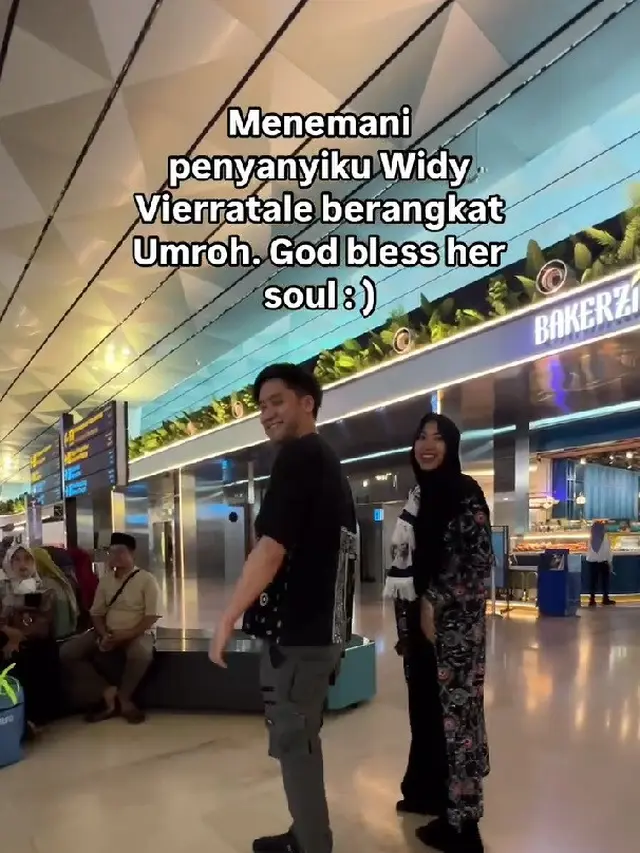 Kevin Aprilio Ikut Antarkan Widy Vierratale Berangkat Umrah (credit: instagram/kevinaprilio)