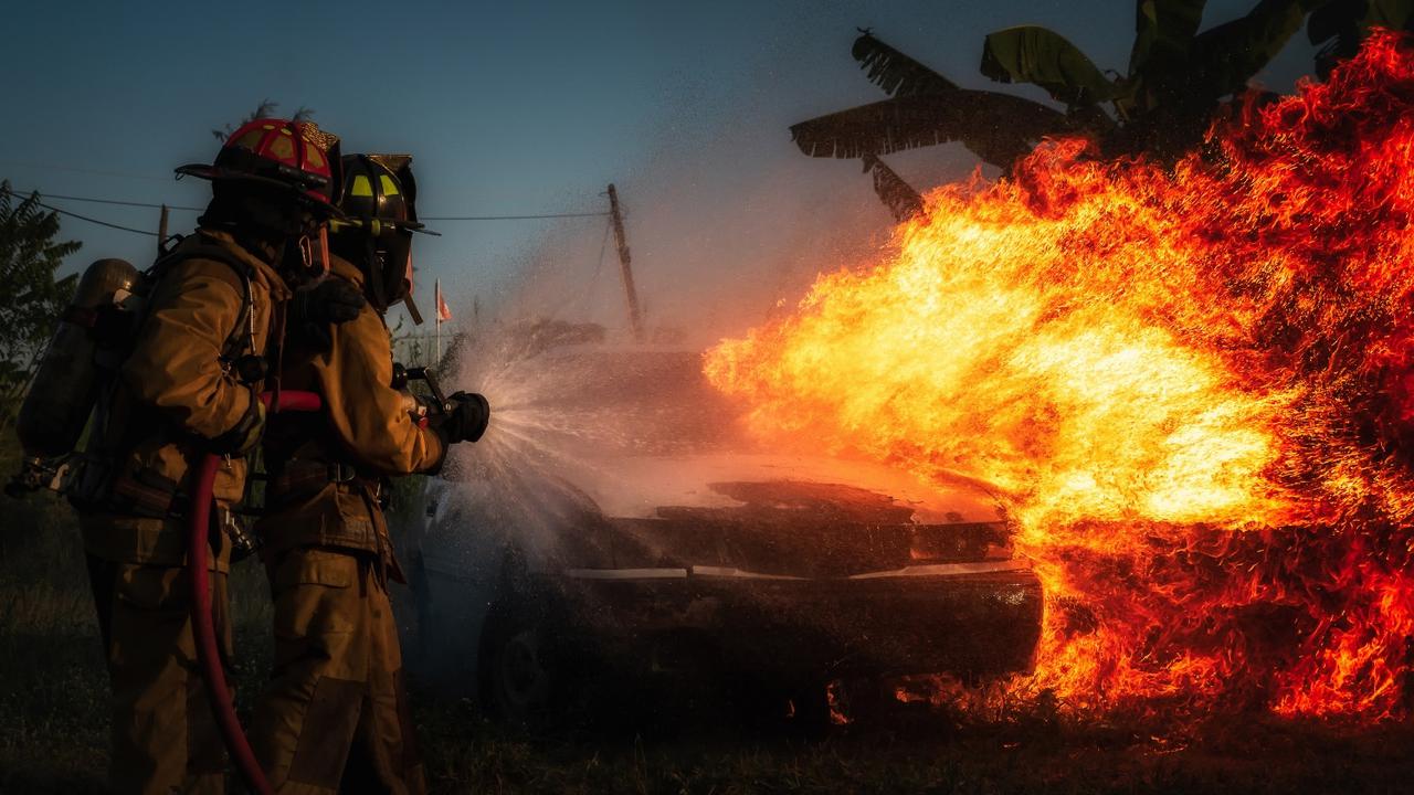 Ilustrasi mobil terbakar