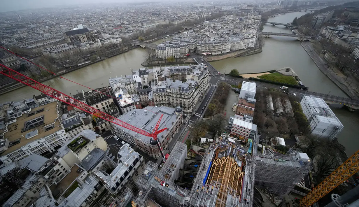 Sayangnya, bangunan belum cukup siap untuk Olimpiade Paris yang dijadwalkan berlangsung pada musim panas 2024. (AP Photo/Christophe Ena, Pool)