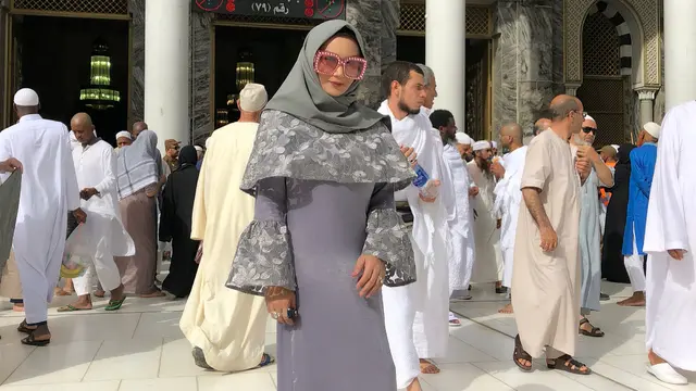 [Bintang] 8 Foto Cantik Krisdayanti Saat Mengenakan Hijab