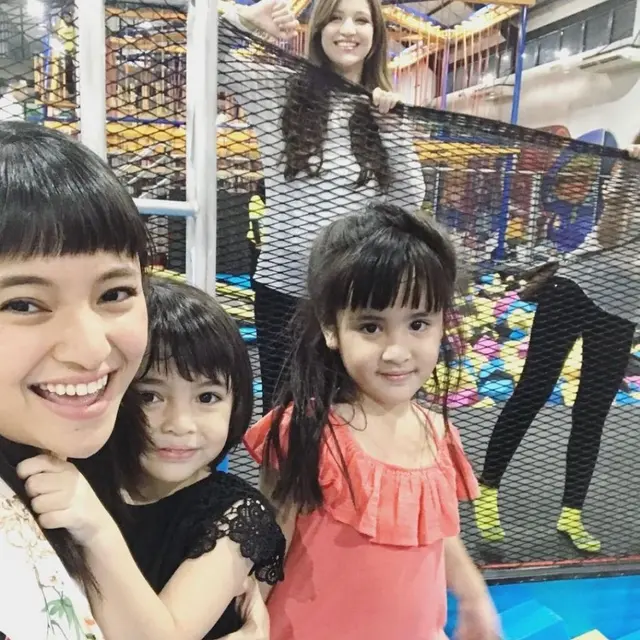 6 Potret Reuni Nia Ramadhani dan Marshanda, Mikhayla – Sienna Kompak