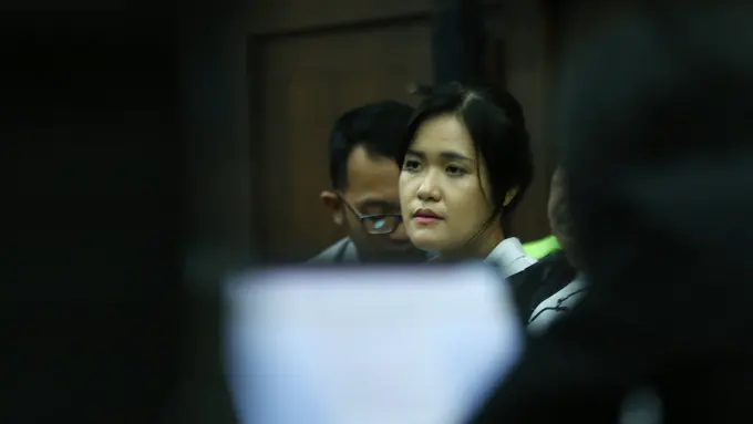 [Bintang] Jaksa Keberatan Jika Ada Uji Coba Kopi Sianida di Sidang Jessica