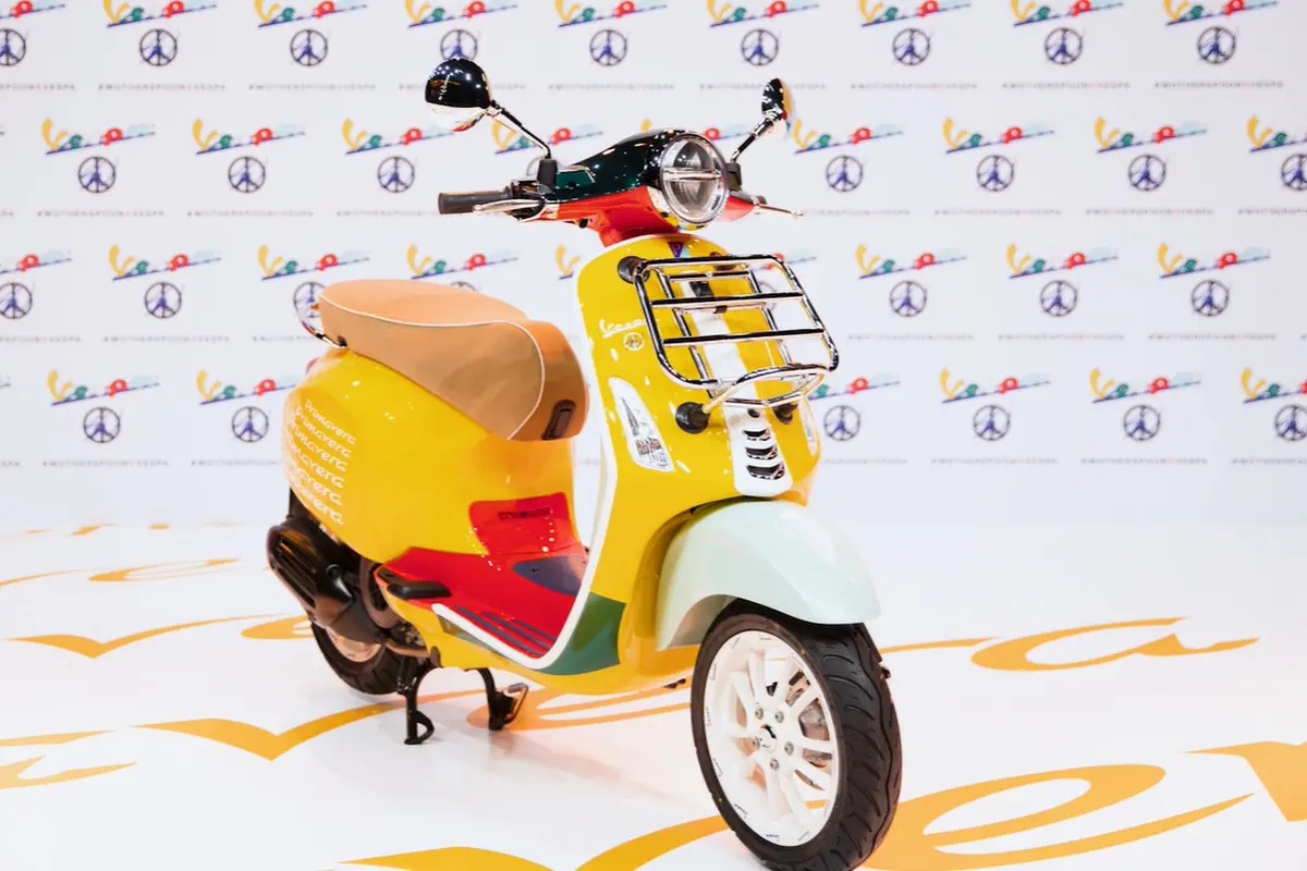 Vespa Primavera Sean Wotherspoon