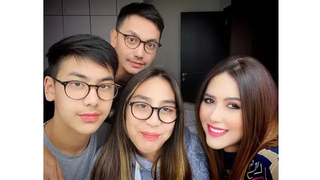 Jarang Terekspos, Ini 6 Potret Khayra Syakilla Putri Bungsu Gunawan Sudrajat