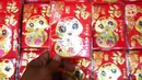 Angpau menjadi salah satu dari sekian banyak pernak pernik Imlek yang paling diburu. (Liputan6.com/Angga Yuniar)