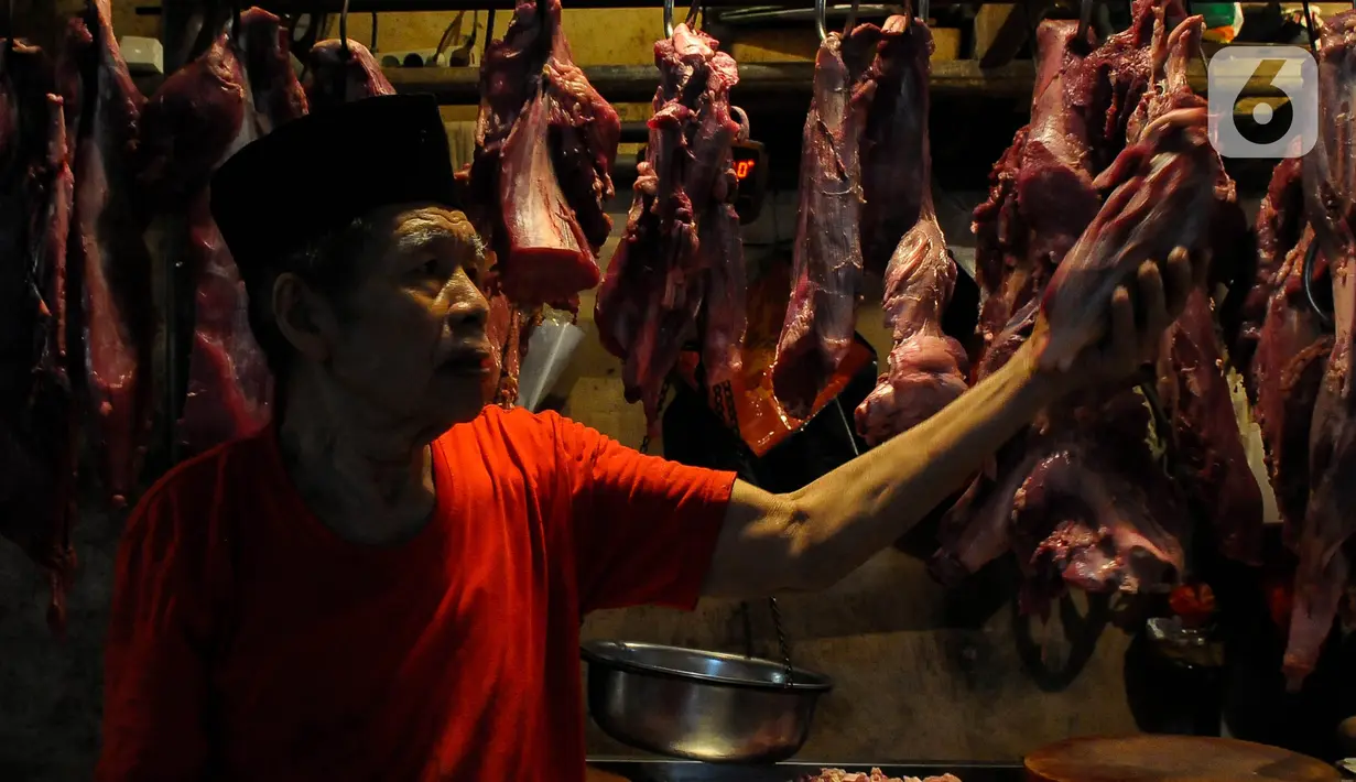 Mengutip panel Harga Badan Pangan Nasional (Bapanas), harga rata-rata nasional daging sapi sebesar Rp 138.690 per kilogram (kg). (merdeka.com/Imam Buhori)