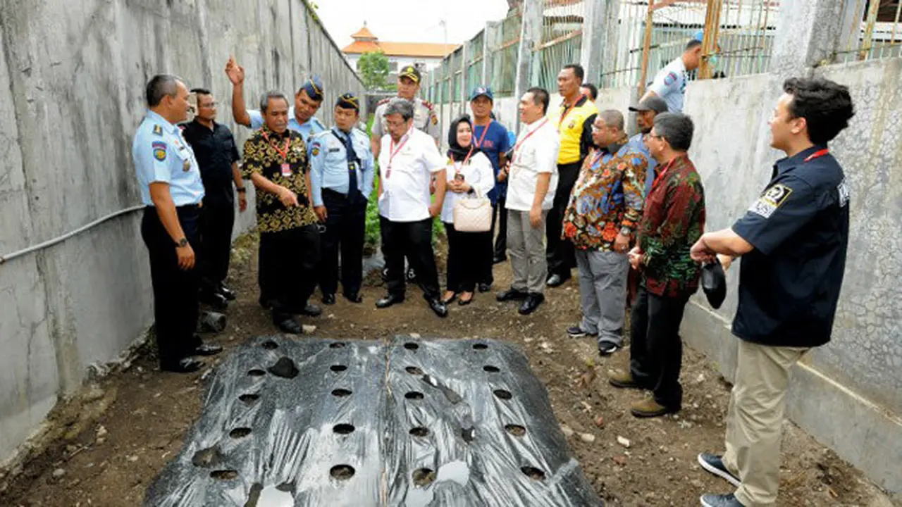 Empat tahanan warga negara asing (WNA) binaan dengan kasus narkotika melarikan diri dari Lapas Klas IIA Kerobokan, Badung Bali. 