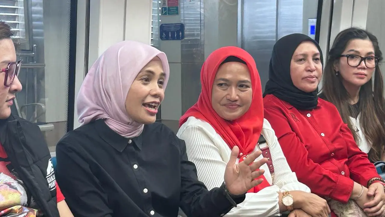 Atikoh Ganjar Jajal LRT Palembang