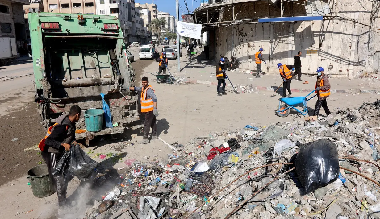 Menurut Kantor Media Pemerintah Gaza, hampir 1,5 juta warga Palestina kehilangan rumah atau tempat berlindung setelah serangan bom Israel. (Omar AL-QATTAA/AFP)