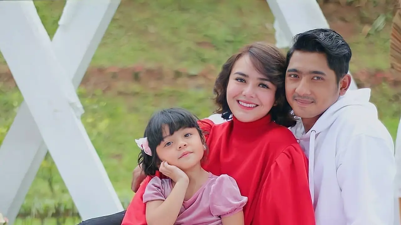 6 Potret Keluarga Amanda Manopo dan Arya Saloka di Sinetron, Penuh Kehangatan