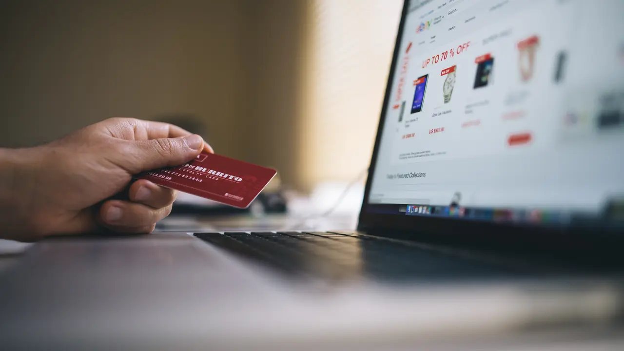 Ilustrasi jualan online, promosi