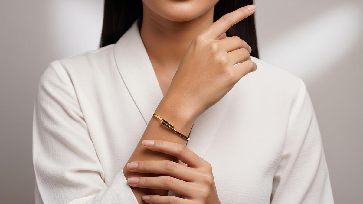 10 Model Gelang Emas Minimalis yang Lagi Tren 2026, Tampil Modis