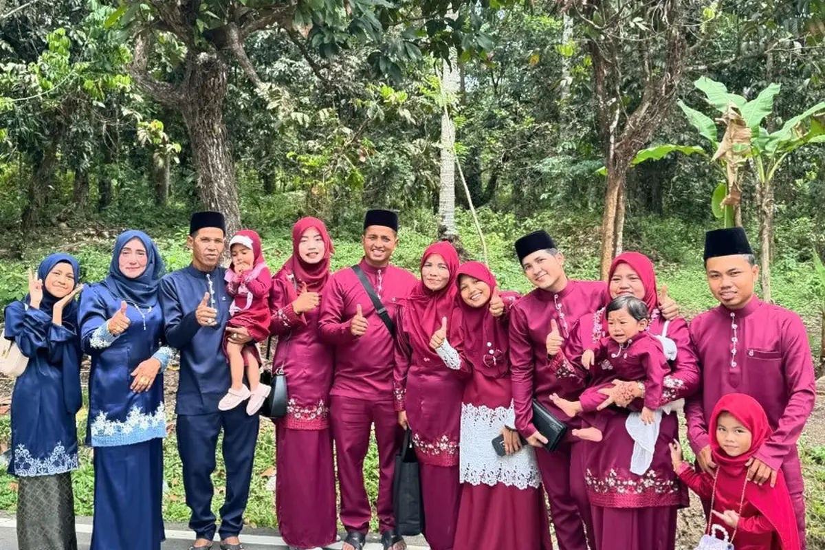 Potret Jirayut dan keluarga (Sumber: Instagram/jirayutdaa4official)