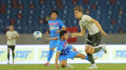 Bertanding di Stadion 700th Anniversary, Chiang Mai, Thailand, Senin (8/12/2025), skuad Garuda Muda tampil menyerang sejak awal laga. Tampak dalam foto, pemain Timnas Indonesia U-22, Mauro Nils Zijlstra saat berlaga pada laga perdana Grup C SEA Games 2025 melawan Filipina di Stadion 700th Anniversary, Chiang Mai, Thailand, Senin (8/12/2025). (Bola.com/Bagaskara Lazuardi)