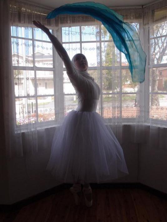 Namun sejak seluruh keluarganya berpindah agama menjadi seorang Muslim pada tahun 2010, impian Stephanie Kurlow terancam pupus. (instagram.com/stephaniekurlow)