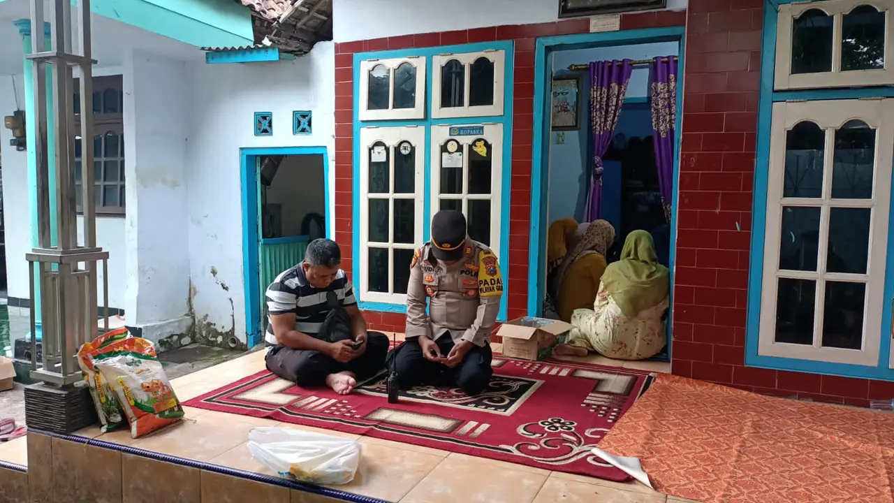 Suasana rumah duka balita korban gagal ginjal akut di Pasuruan. (Dian Kurniawan/Liputan6.com)
