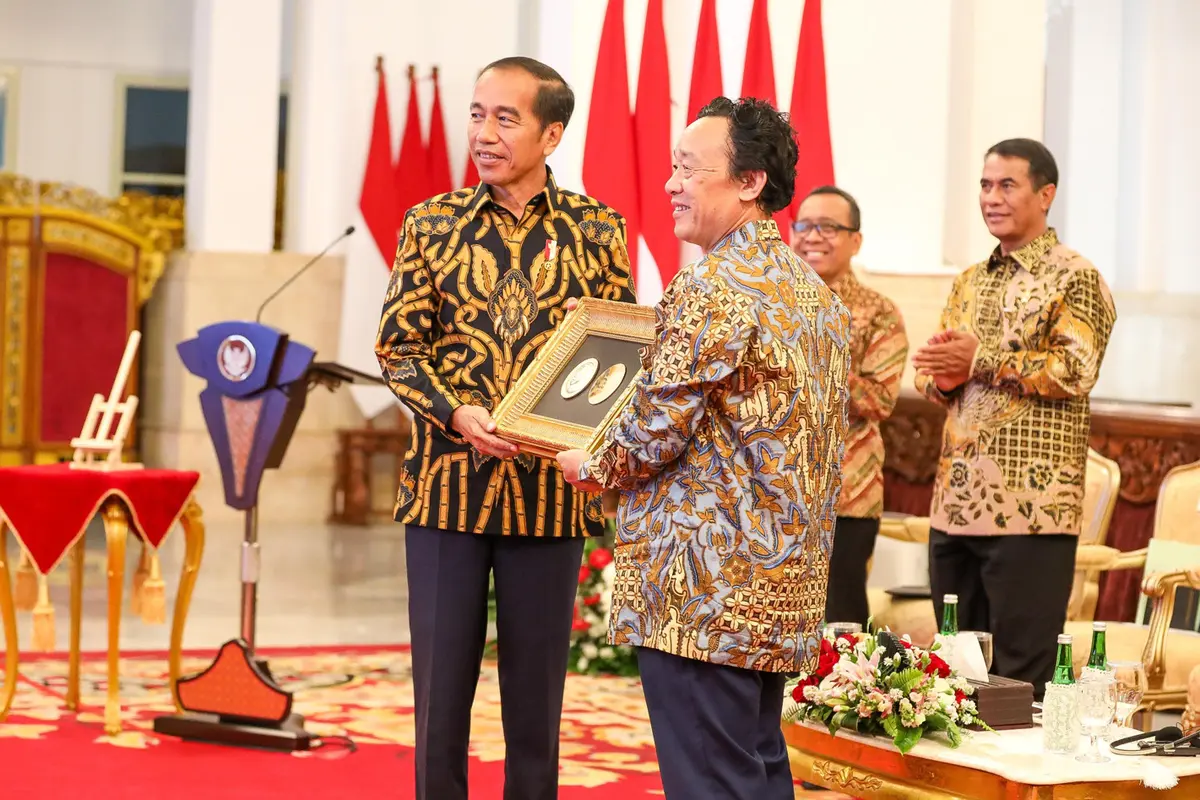 Jokowi.
