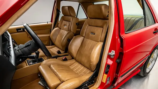 Interior Mercedes-Benz 190E Callaway Dilengkapi Jok Recaro Warna Palomino⁠