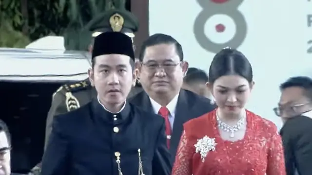 Tampilan Selvi Ananda Saat Pelantikan Gibran Rakabuming. [Youtube MPR]