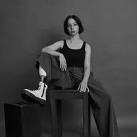 Kekurangan fisik bukan jadi penghalang, remaja 18 tahun ini sukses menjadi model meski kehilangan sebelah kakinya karena kanker. (Instagram/ionahayy).