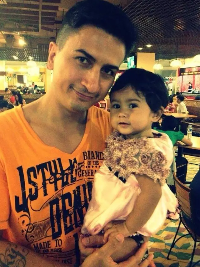 Kerap Jadi Suami Antagonis, Ini 6 Momen Manis Erwin Cortez Bareng Buah Hati