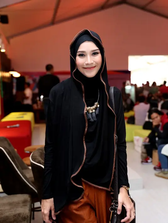 Meski demikian, hal itu sama sekali tidak mengganggunya. Dia malah bersyukur karena di kehamilan yang kini telah mencapai lima bulan, dia bisa benar-benar fokus pada buah hati. (Andy Masela/Bintang.com)