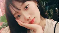 Lee Sung Kyung membeberkan beberapa rahasia kecantikannya untuk mendapatkan glass skin atau kulit wajah bening bersinar, penasaran? Sumber foto: Instagram Lee Sung Kyung.