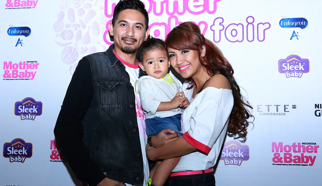 Saran untuk memakai jasa baby sitter dilontarkan Ryan lantaran Sharena sudah mulai kembali menekuni karirnya di dunia hiburan. (Deki Prayoga/Bintang.com)