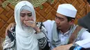 Ustad Solmed dan istri memberikan keterangan pers terkait issu pengeroyokan Ustad Solmed saat akan mengisi acara di Desa Pasuruan, Banten pada Jumat (6/5), Jakarta, Rabu (11/5). (Liputan6.com/Herman Zakharia)