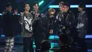 BTS mencetak rekor dengan kemenangan mereka di kategori Artist of the Year. BTS adalah penyanyi pertama dari Asia yang berhasil meraih piala Artist of the Year di AMA. (AP Photo/Chris Pizzello)