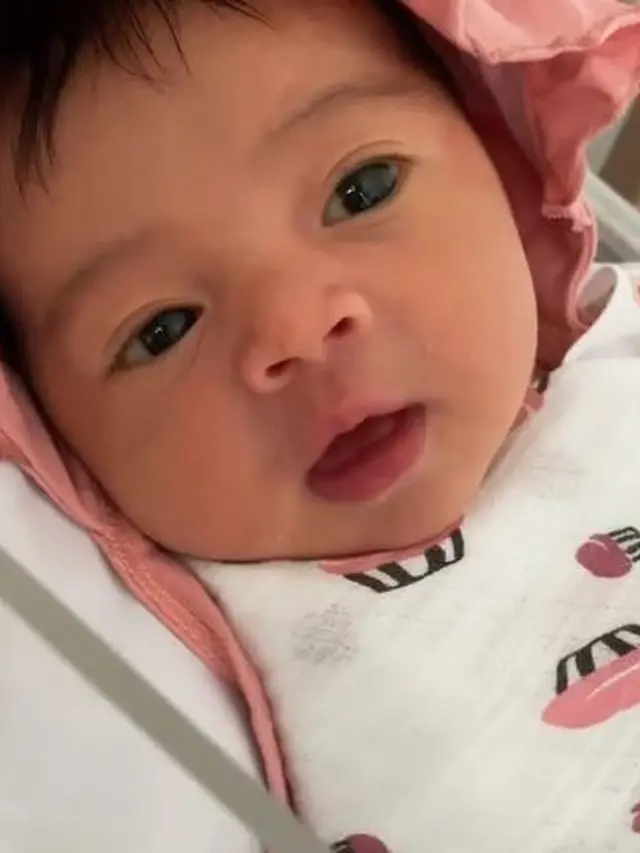 5 Potret Cara Rose, Anak Rianti Cartwright yang Menggemaskan