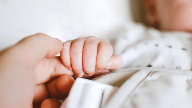 7 Arti Mimpi Melahirkan Anak Perempuan, Jadi Pertanda Baik