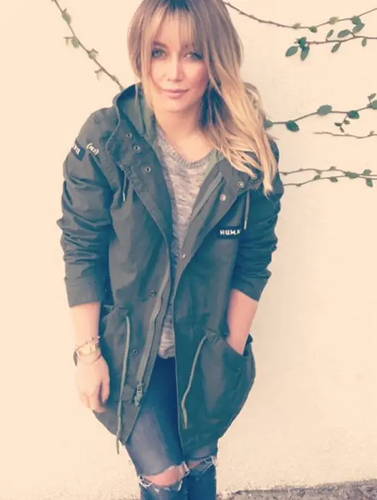 “Tubuhku telah memberikan hadiah terbesar: Luca, 5 tahun yang lalu. Saat usia ku menginjak 30 tahun pada September, dan tubuhku juga menemaniku kemanapun aku pergi,” lanjutnya menuliskan. (Instagram/Hilaryduff)