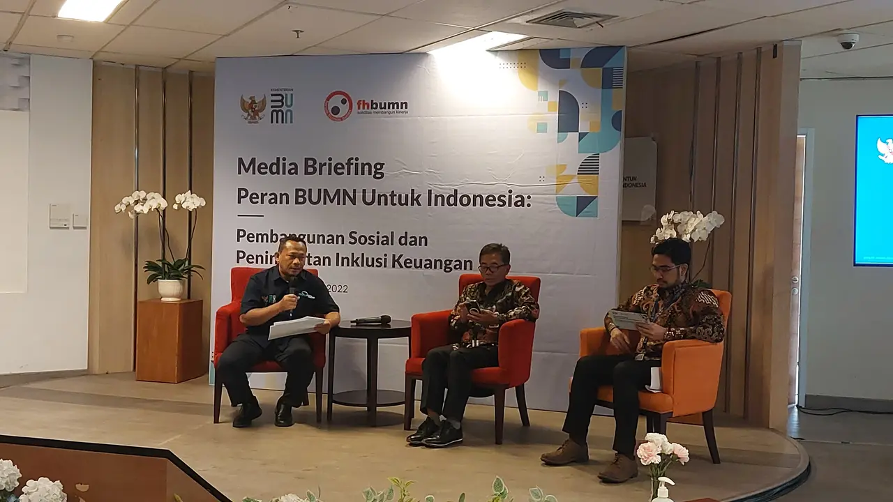 Asisten Deputi Bidang Jasa Keuangan Kementerian BUMN, Muhammad Khoerur Roziqin dalam Media Briefing di Kementerian BUMN