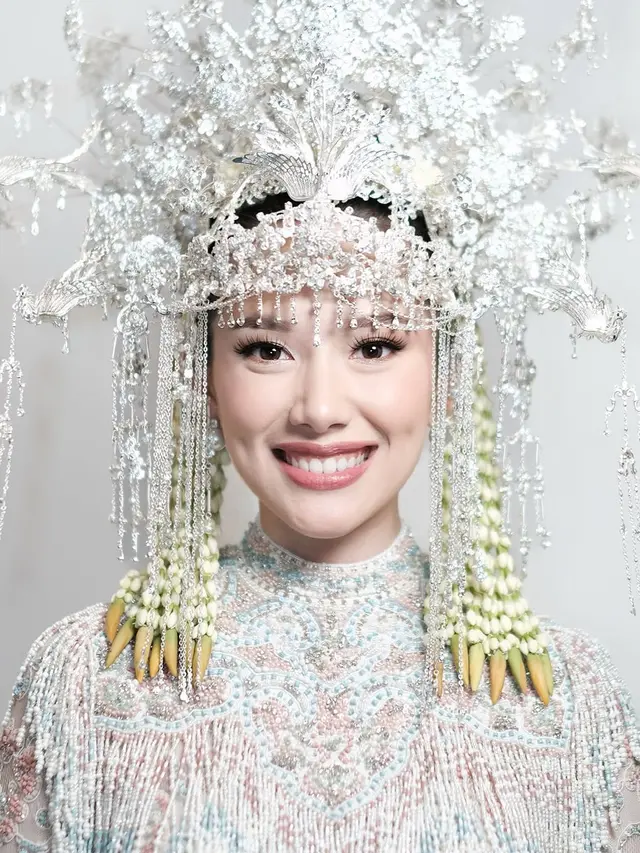 6 Potret Cantik Athina Papadimitriou Menikah dengan Rio Haryanto, Tampil Super Flawless dengan Brand Makeup Lokal