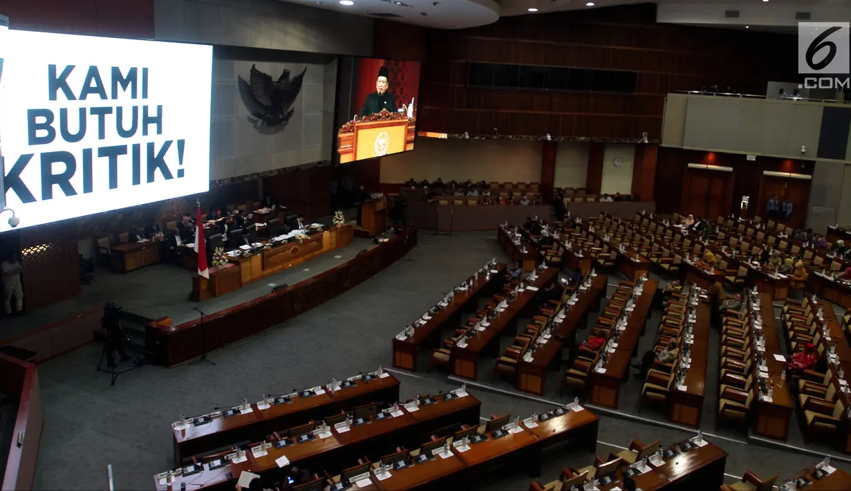 Suasana Sidang Paripurna di Gedung Nusantara II, Kompleks Parlemen, Senayan, Jakarta, Rabu (14/2). Salah satu agenda adalah penundaan pelantikan pimpinan baru DPR yang berasal dari Partai Demokrasi Indonesia Perjuangan (PDIP). (Liputan6.com/JohanTallo)