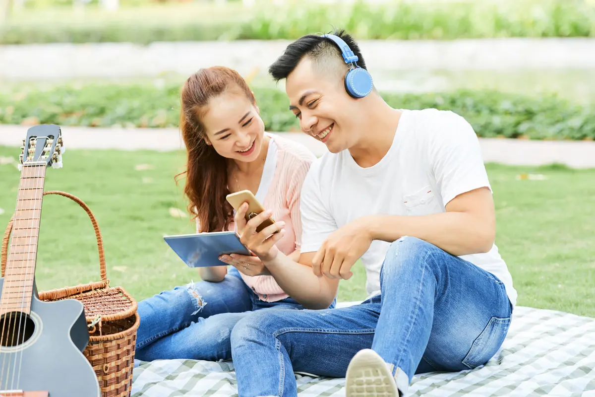 pasangan romantis