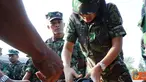 Citizen6, Surabaya: Personel Kowal Kobangdikal ambil bagian pada Binlat Bongkar Pasang senjata laras panjang SS-1 buatan Pindad Indonesia di  Lapangan RE. Martadinata, Kesatrian bumimoro, Surabaya. (Pengirim: Penkobangdikal).