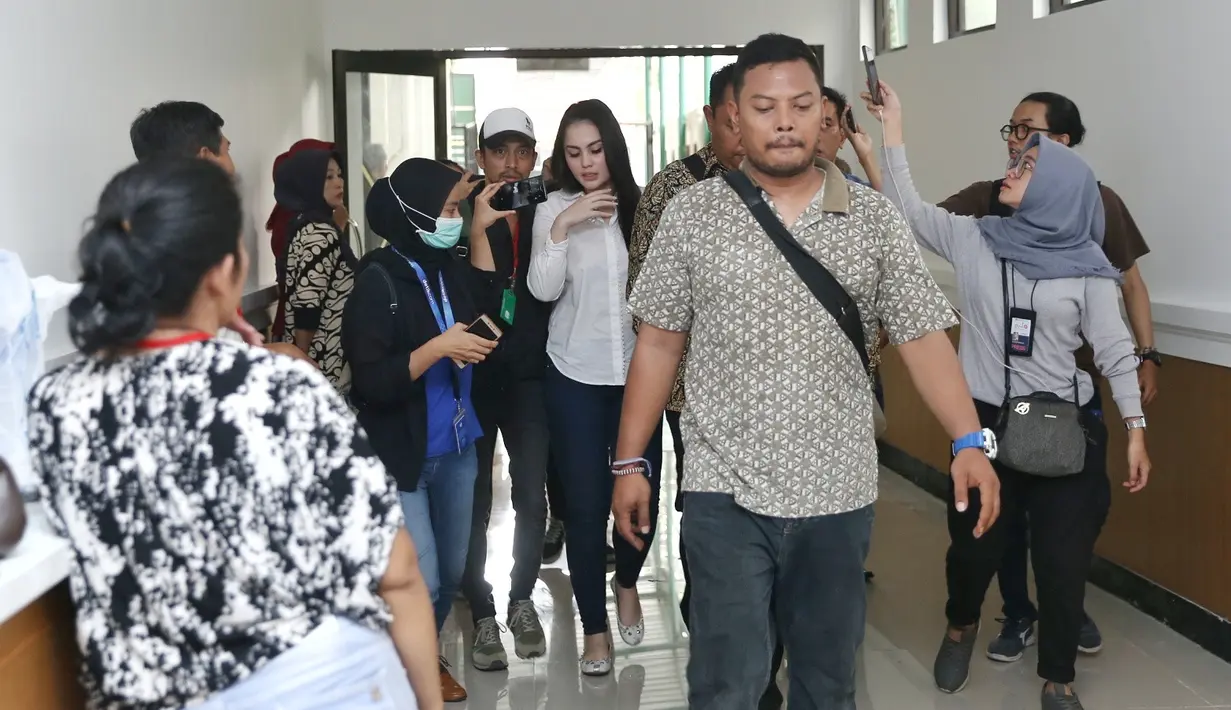 "Dengan ini saya JD menyampaikan mohon maaf sebesar-besarnya atas bentuk penyesalan saya sebenar-benarnya. Saya tidak dapat merangkai kata-kata, tapi memohon kepada majelis hakim bahwa saya ingin kembali pada anak dan suami saya," ujar Jennifer Dunn