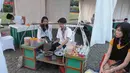 Kuliner khas betawi, kerak telor ikut berpartisipasi dalam acara Lebaran Betawi, Jakarta, (13/9/14). (Liputan6.com/Herman Zakharia)